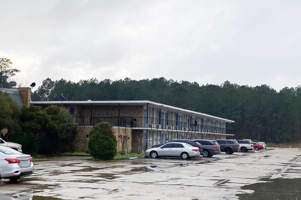Landmark Hotel Leesville Exteriör bild