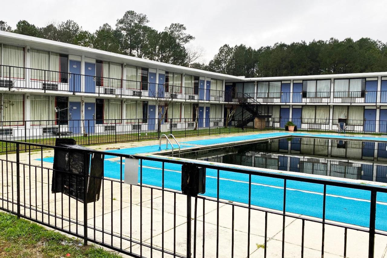 Landmark Hotel Leesville Exteriör bild