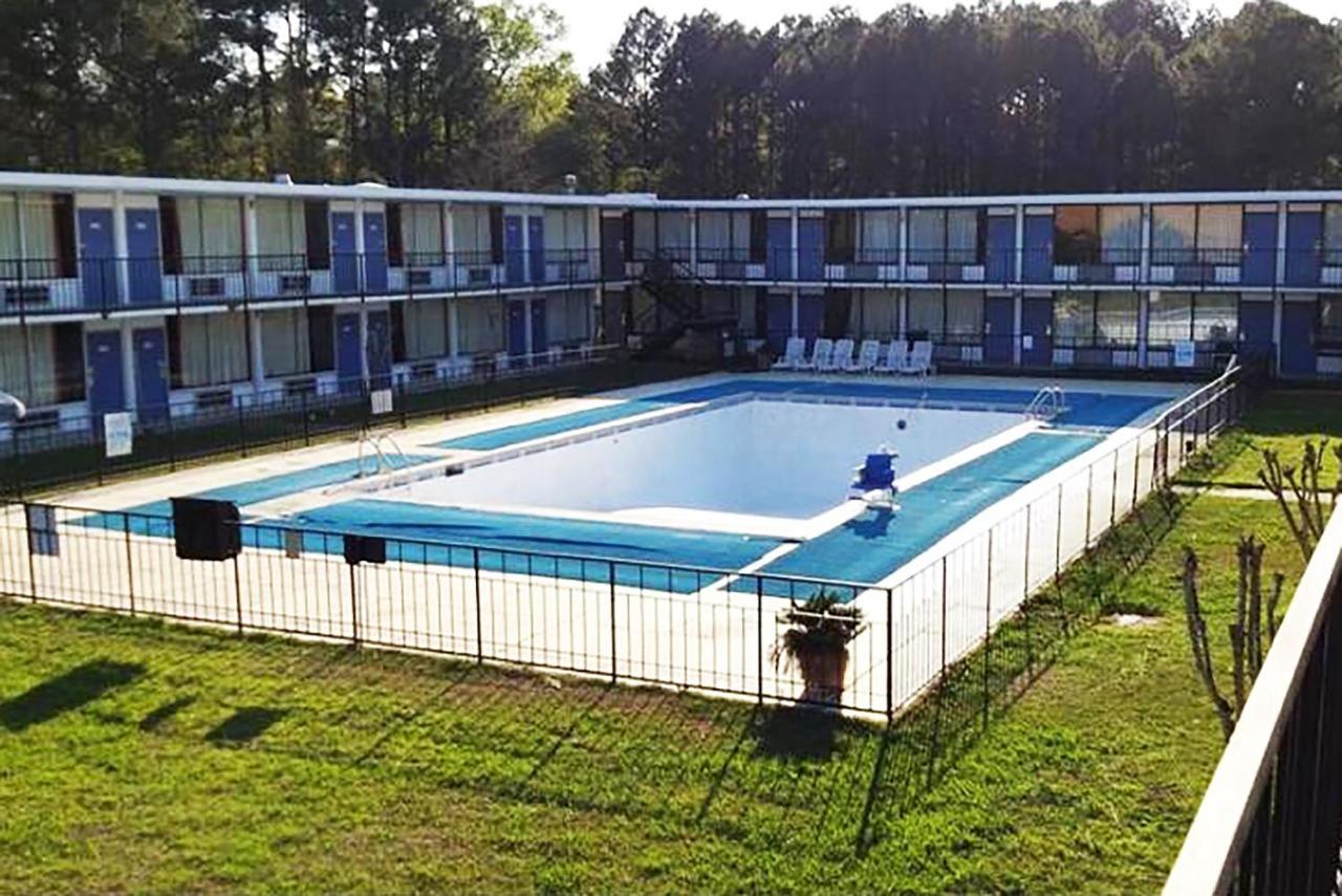 Landmark Hotel Leesville Exteriör bild